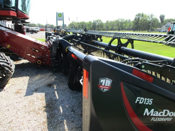 Main image MacDon FD135