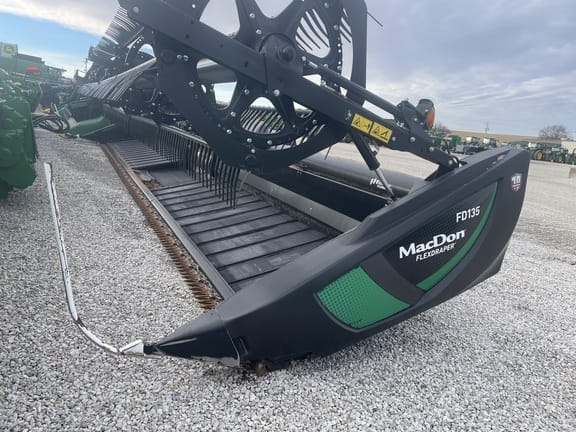 2019 MacDon FD135 Equipment Image0