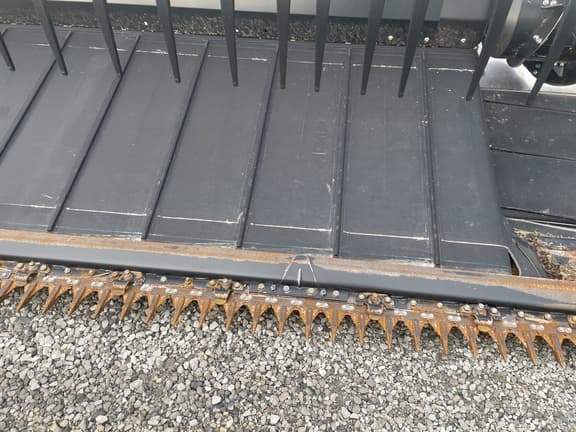 Image of MacDon FD135 equipment image 4