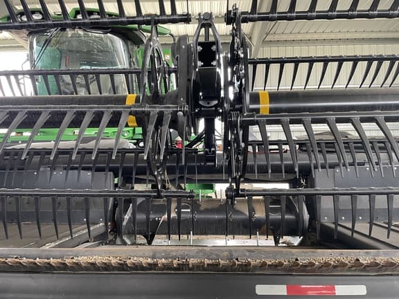 Image of MacDon FD135 equipment image 3