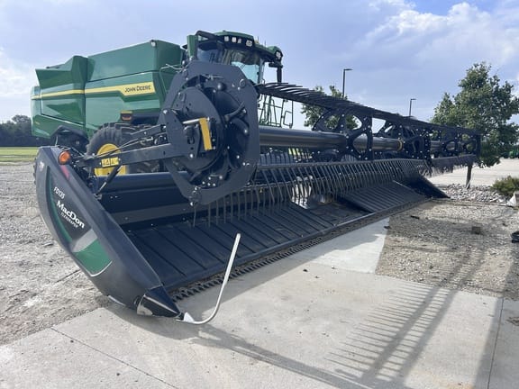 2019 MacDon FD135 Equipment Image0