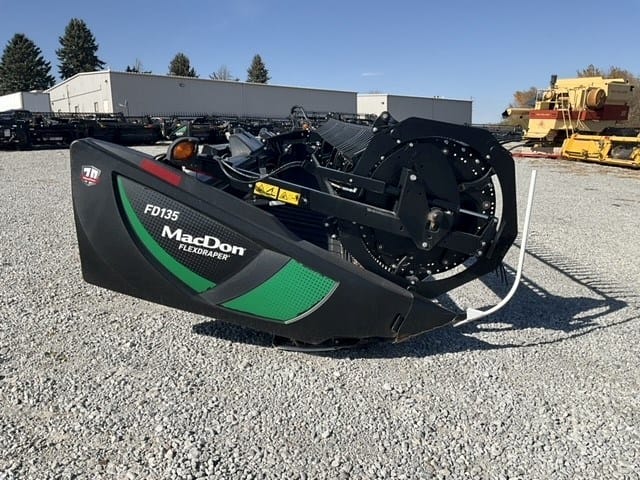 Main image MacDon FD135