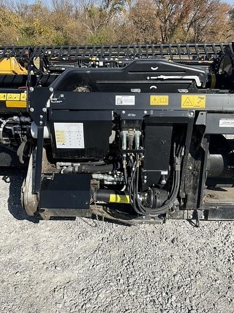 Image of MacDon FD135 equipment image 3