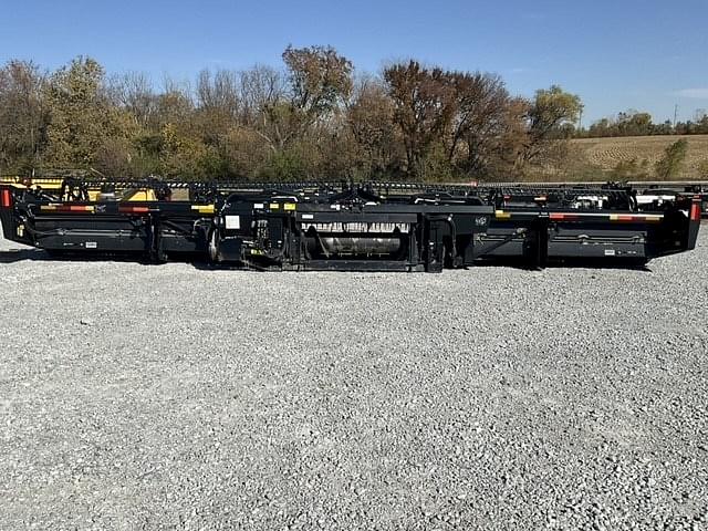 Image of MacDon FD135 equipment image 2