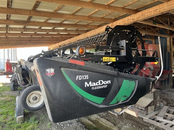 2019 MacDon FD135 Equipment Image0