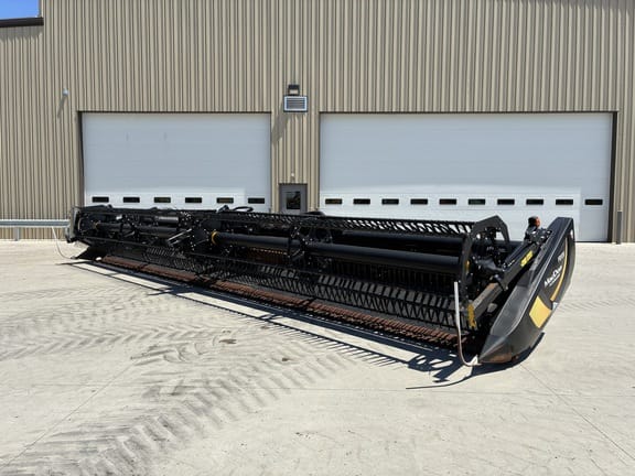 2019 MacDon FD135 Equipment Image0