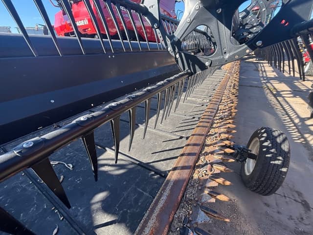 Image of MacDon FD140 equipment image 3