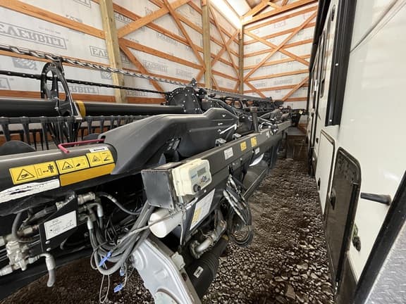 Image of MacDon FD140 equipment image 2