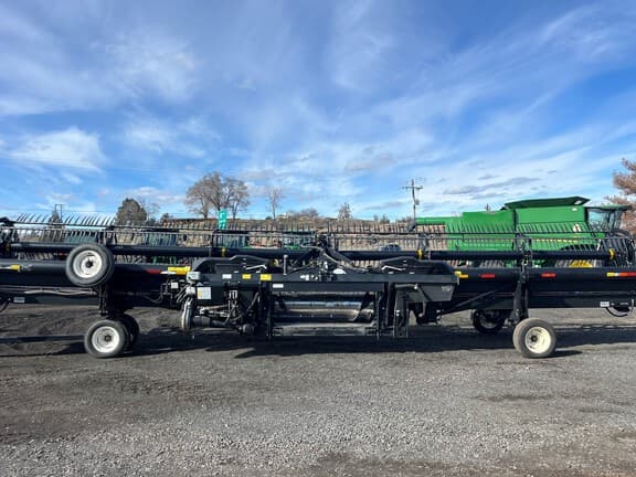 Image of MacDon FD140 equipment image 3