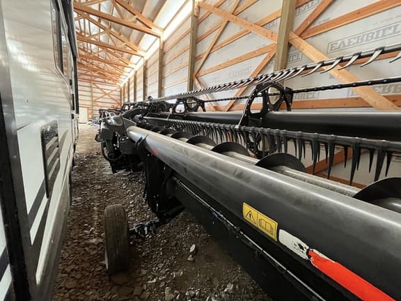 Image of MacDon FD140 equipment image 3