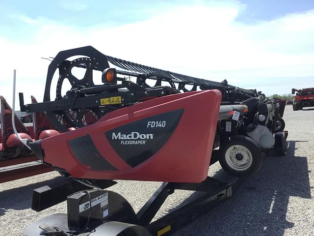 Image of MacDon FD140 equipment image 4