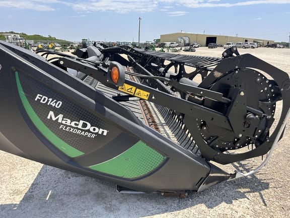 Main image MacDon FD140