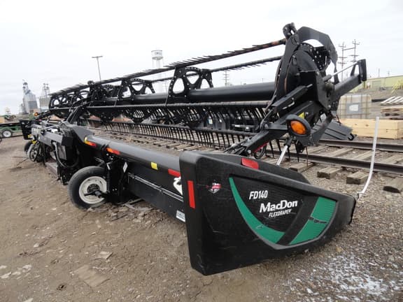 Image of MacDon FD140 equipment image 2