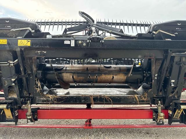 Image of MacDon FD140 equipment image 4