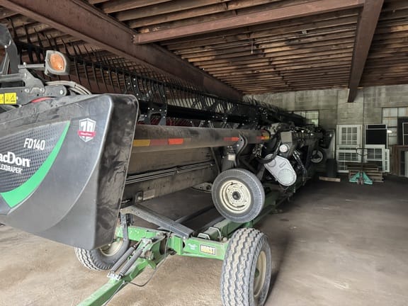 2019 MacDon FD140 Equipment Image0