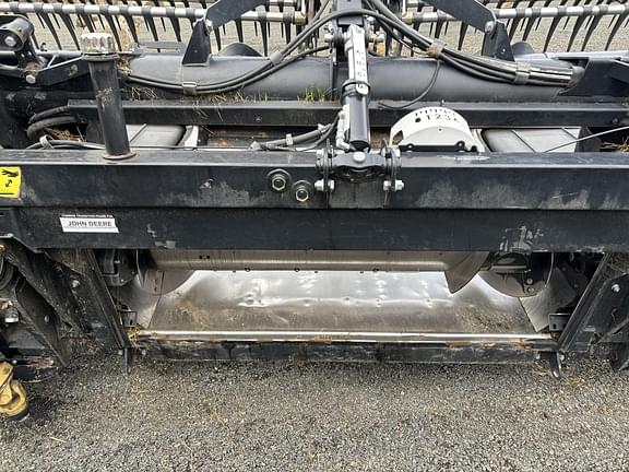 Image of MacDon FD140 equipment image 4