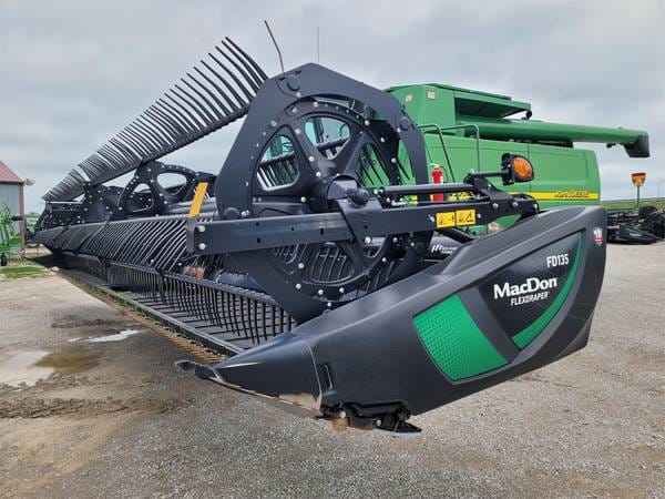 Main image MacDon FD135