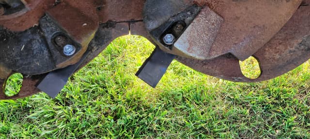 Image of MacDon R116PT equipment image 3