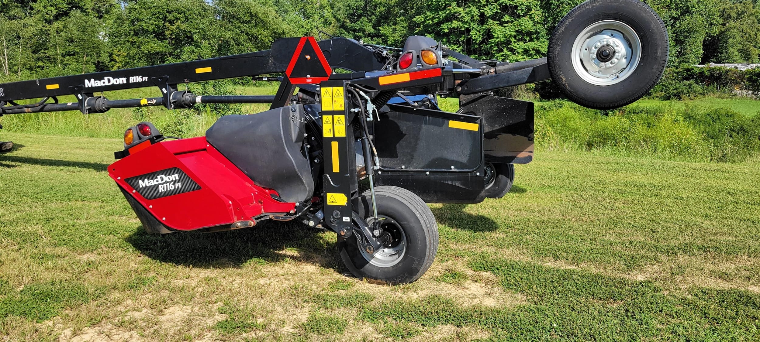 2019 MacDon R116PT Equipment Image0