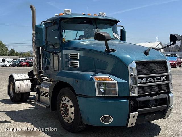 Image of Mack AN42T equipment image 2