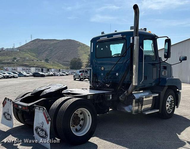Image of Mack AN42T equipment image 4