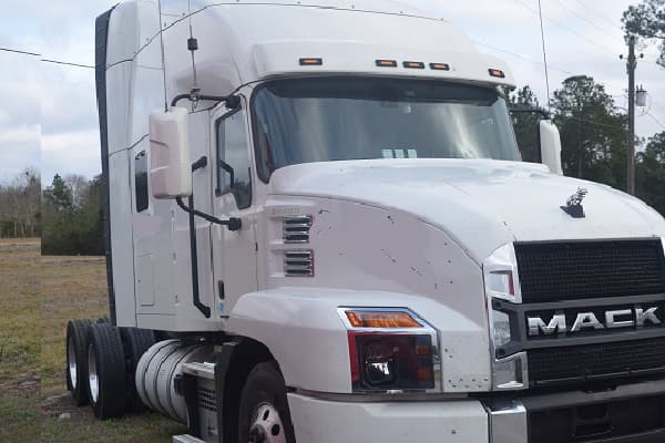 Image of Mack Anthem equipment image 3