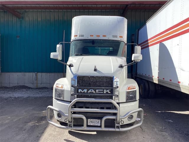 Image of Mack Anthem equipment image 1