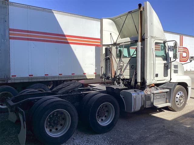 Image of Mack Anthem equipment image 4