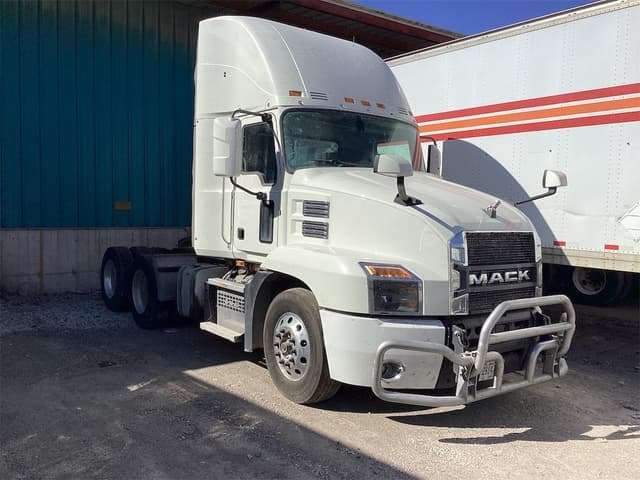 Image of Mack Anthem equipment image 2