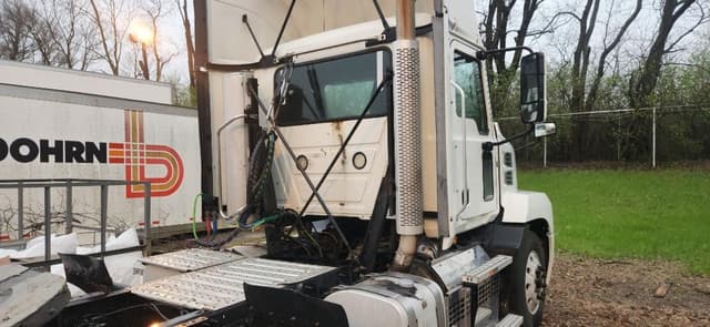 Image of Mack AN64T equipment image 3