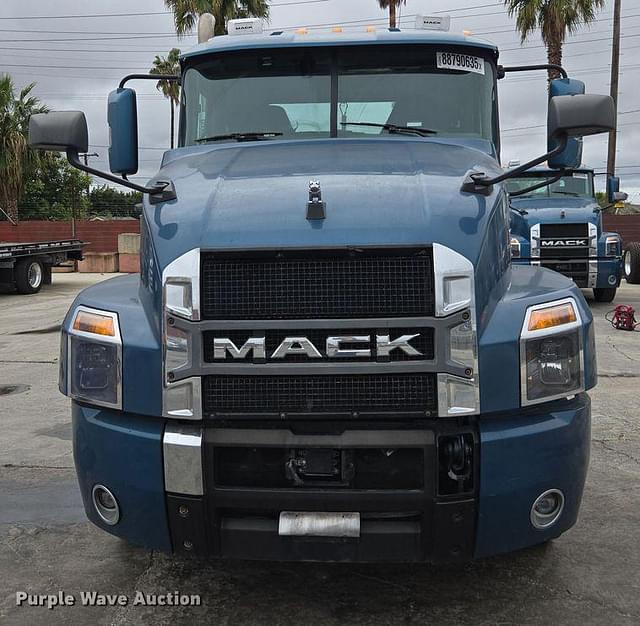 Image of Mack AN42T equipment image 1