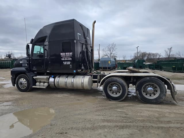 Image of Mack Anthem equipment image 4