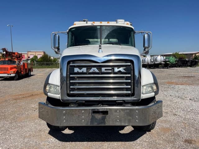 Image of Mack GR64B equipment image 1
