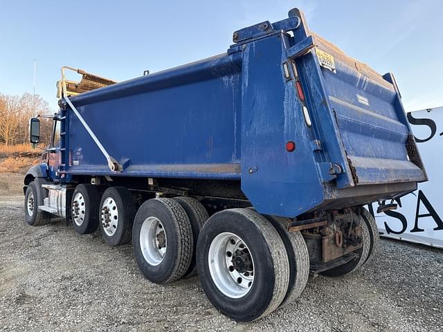 Image of Mack GR64B equipment image 2