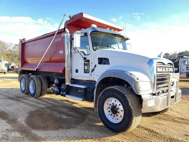 Image of Mack GR64F equipment image 3