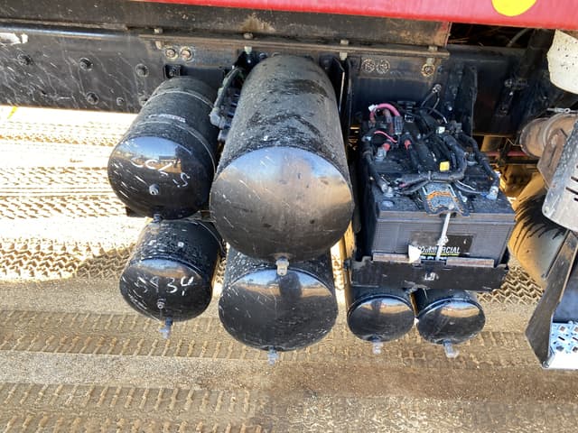 Image of Mack GR64F equipment image 4