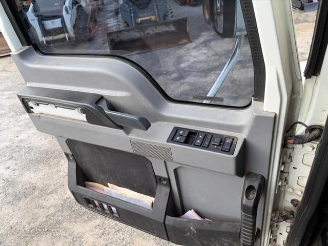 Image of Mack GR64F equipment image 2