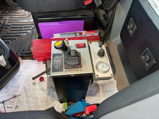 Image of Mack GR64F equipment image 3