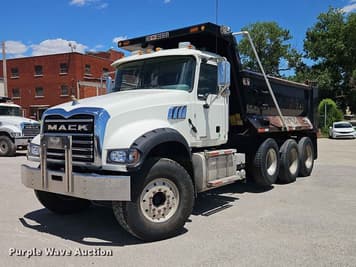 Main image Mack Granite