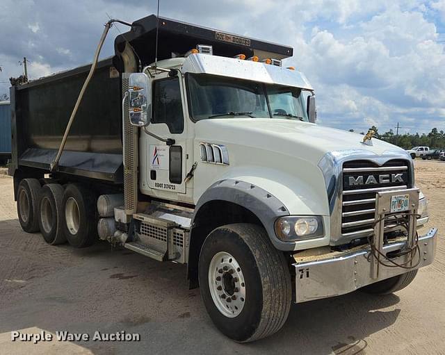 Image of Mack Granite equipment image 2