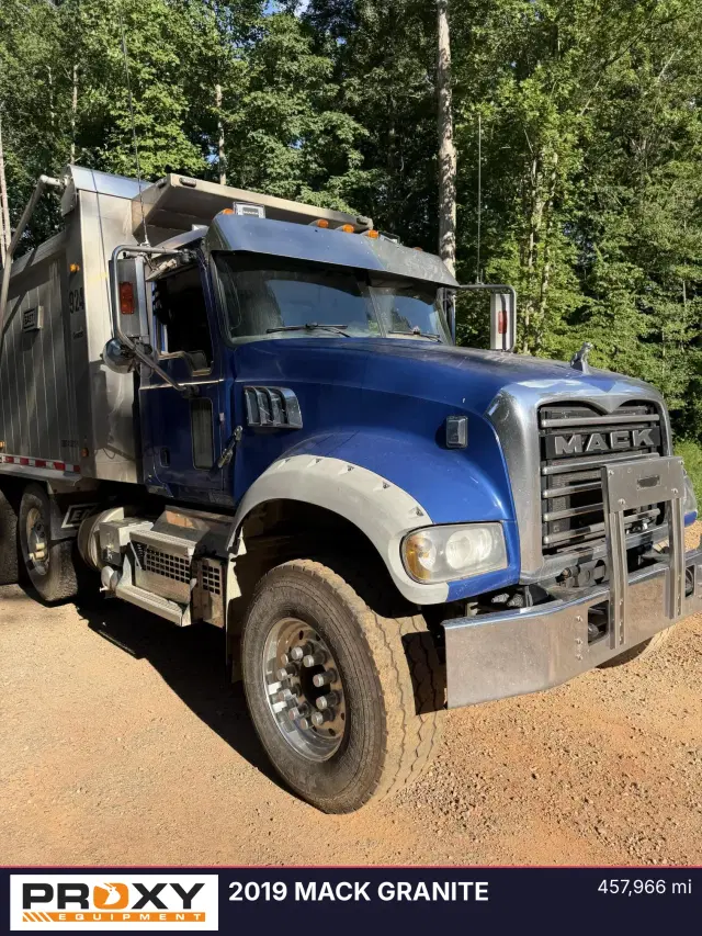 Image of Mack Granite equipment image 2