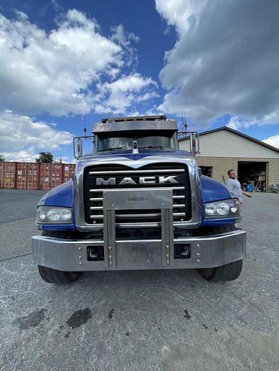 Image of Mack GR64F equipment image 3