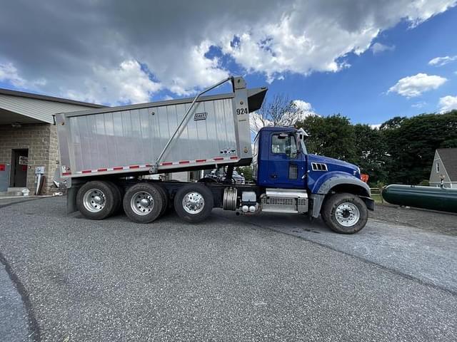 Image of Mack GR64F equipment image 1