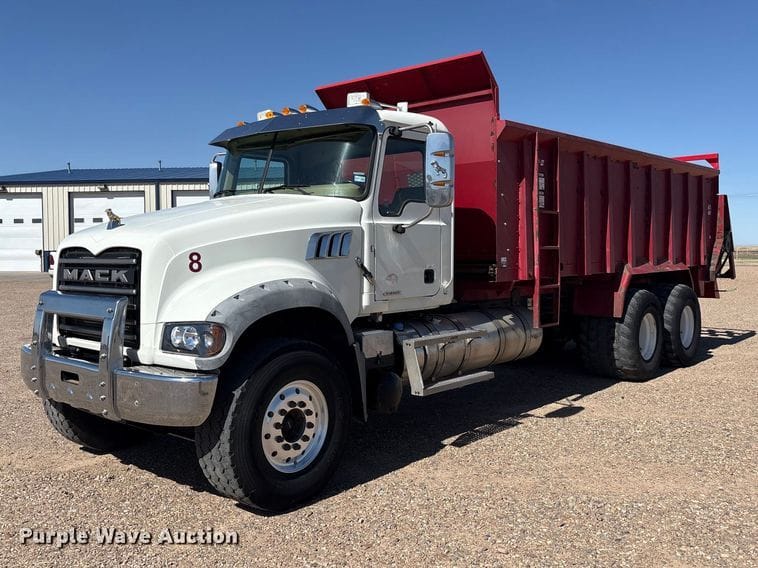 2019 Mack GR64F Equipment Image0
