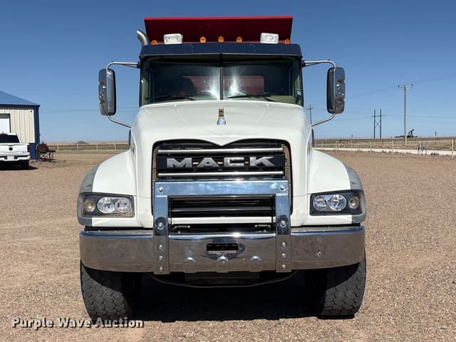 Image of Mack GR64F equipment image 1