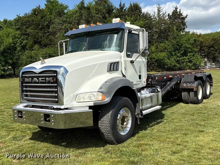 2019 Mack Granite Equipment Image0