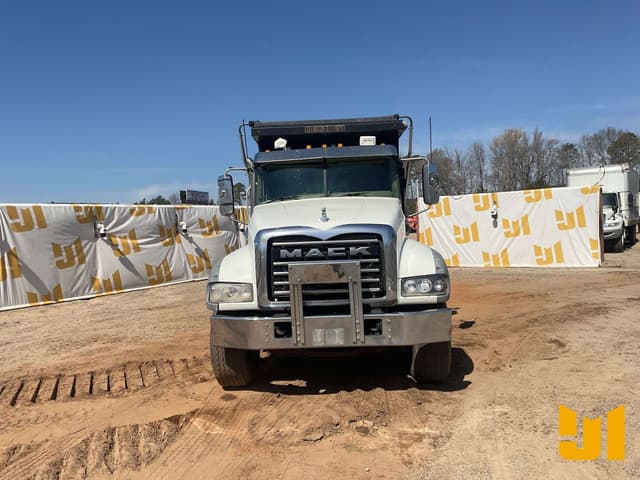 Image of Mack GR64F equipment image 1