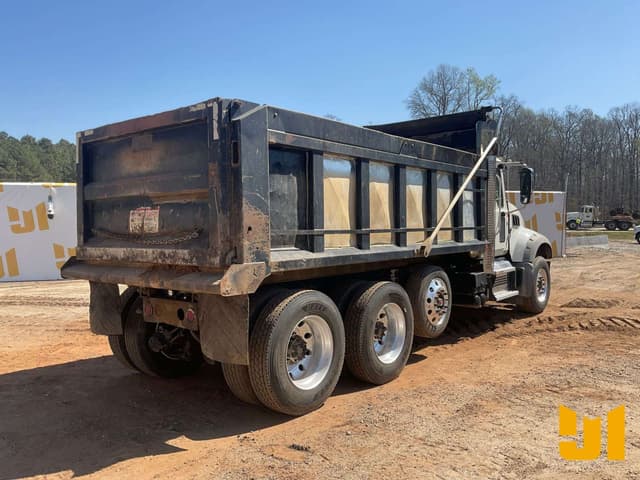 Image of Mack GR64F equipment image 4