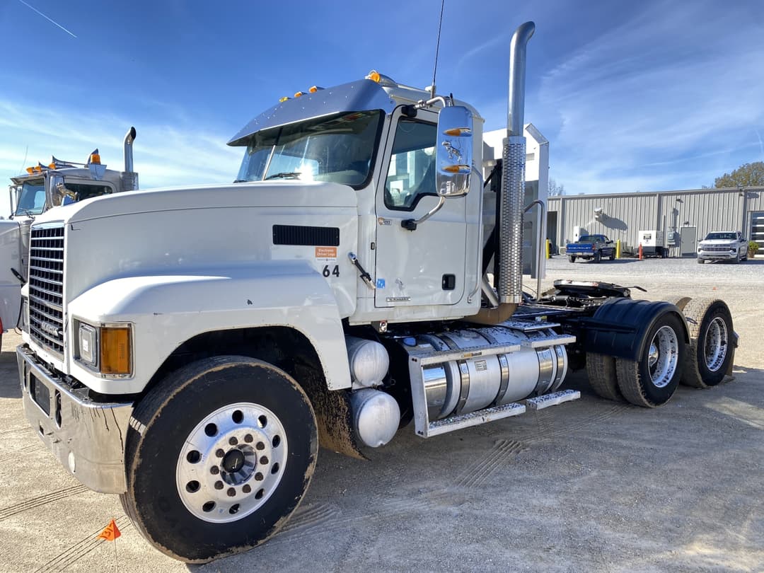 Image of Mack PI64T Primary image