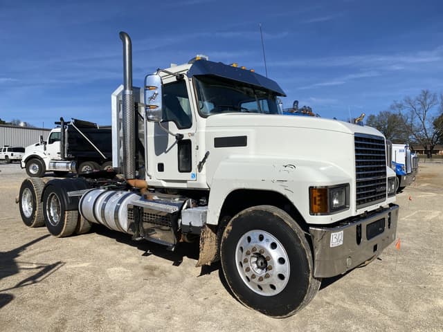 Image of Mack PI64T equipment image 3